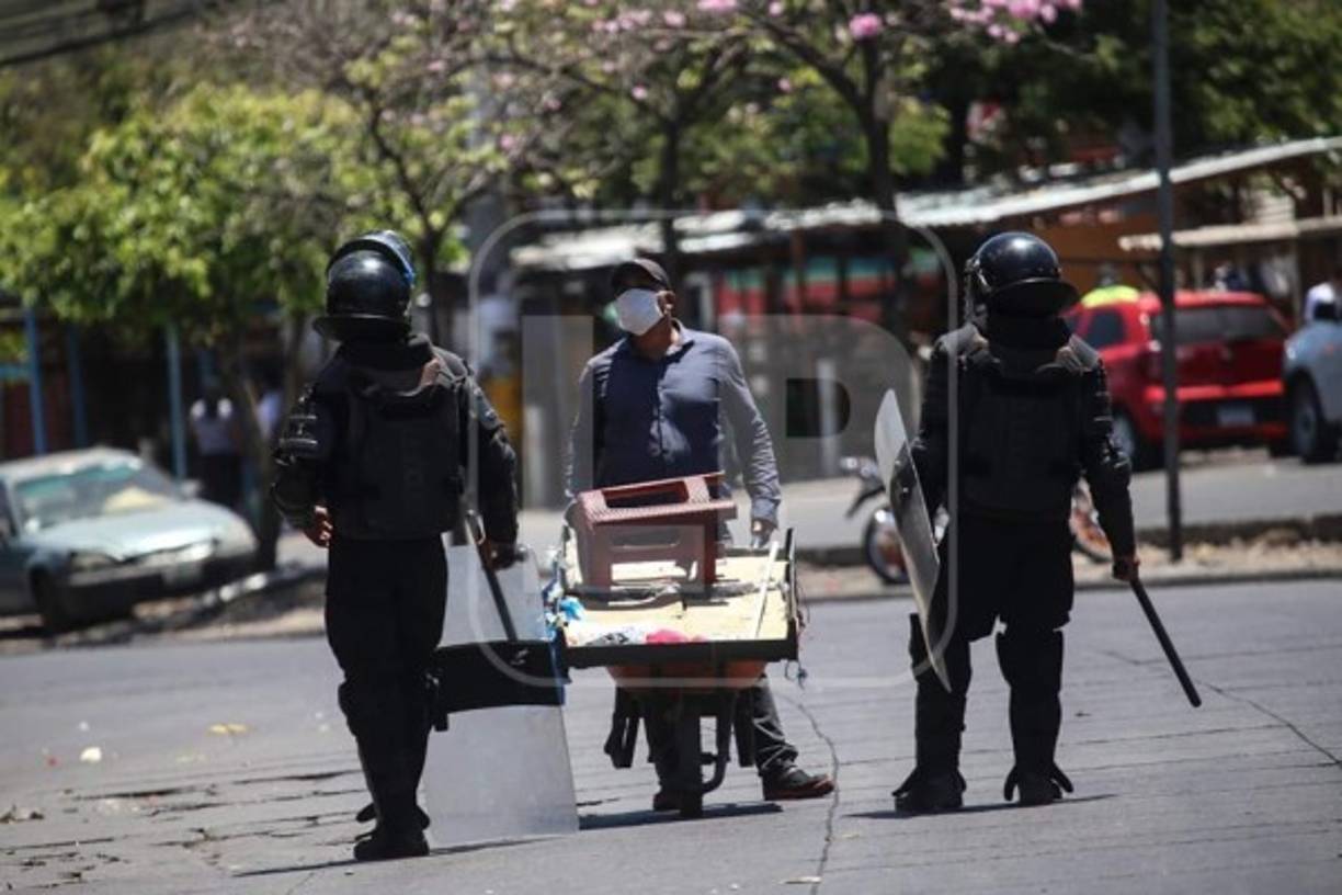 Desde el 17 de marzo, circulan imágenes en redes sociales y medios de comunicación de la aglomeración de personas en este populoso lugar realizando compras y ventas con normalidad.