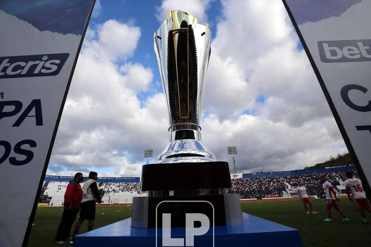 La Copa Betcris también estuvo presente en el estadio Nacional.