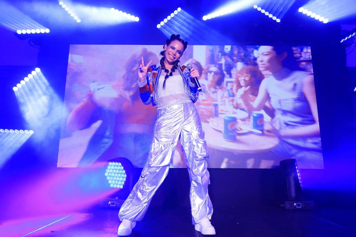 Angie se mostró sonriente en todo momento, su simpatía y puesta en escena son admirables. 