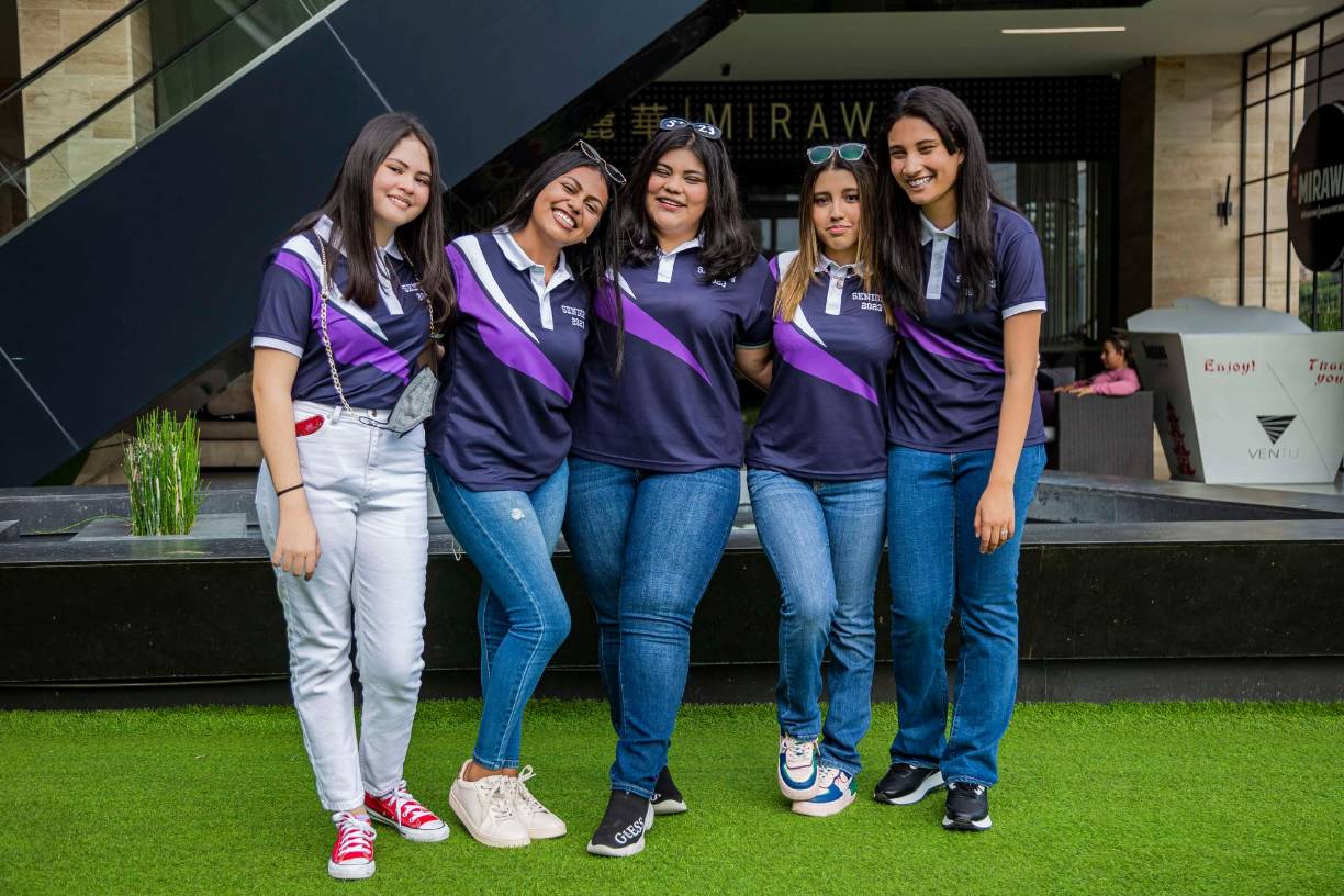 Sofia Castillo, Staecy Pineda, Linda Rodriguez, Danna Diaz, Annette Carias