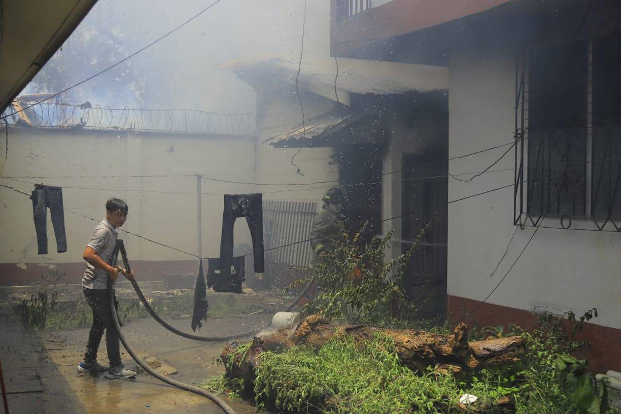 Dramático: llanto por el incendio de restaurante en San Pedro Sula