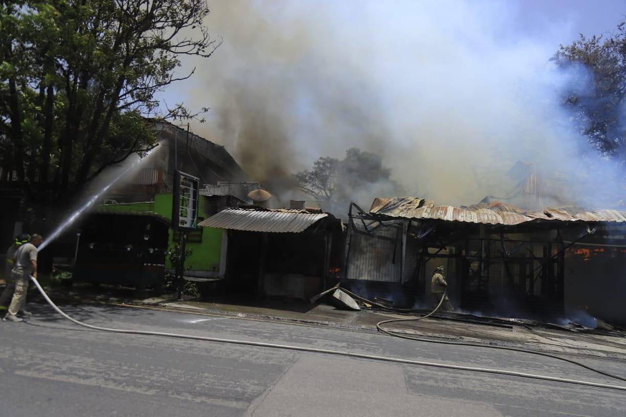 Dramático: llanto por el incendio de restaurante en San Pedro Sula