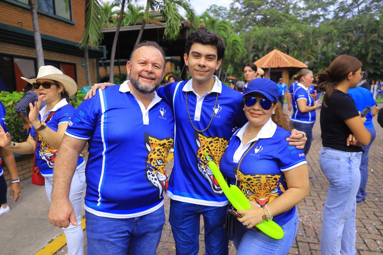 Cristhian Méndez, José Gabriel Méndez y Astrid Ramírez