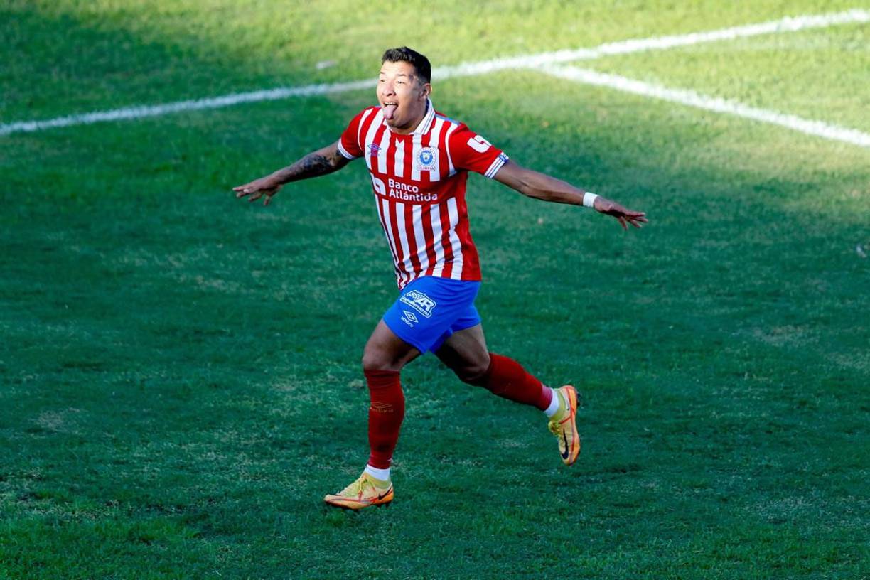 Así celebró Kevin López su gol que le dio la victoria al Olimpia ante el Marathón.