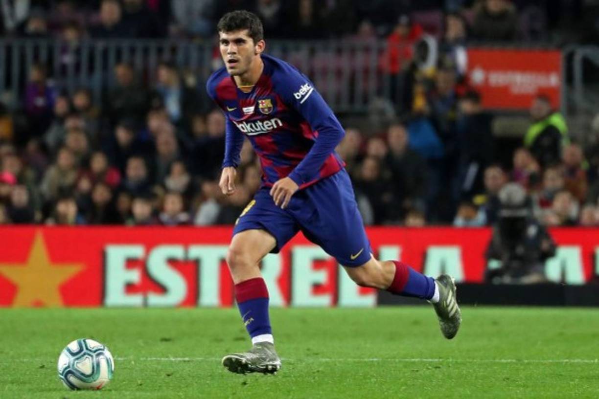 Carles Aleñá decidirá su futuro durante estas navidades. Pese haber salido del olvido en los últimos partidos, fue titular en el último choque de Champions ante el Inter y el pasado sábado frente al Alavés, dando una buena impresión en ambos, el centrocampista español está casi convencido de salir en enero para tener más minutos y ganar en proyección. El Betis es el equipo mejor colocado para hacerse con sus servicios.