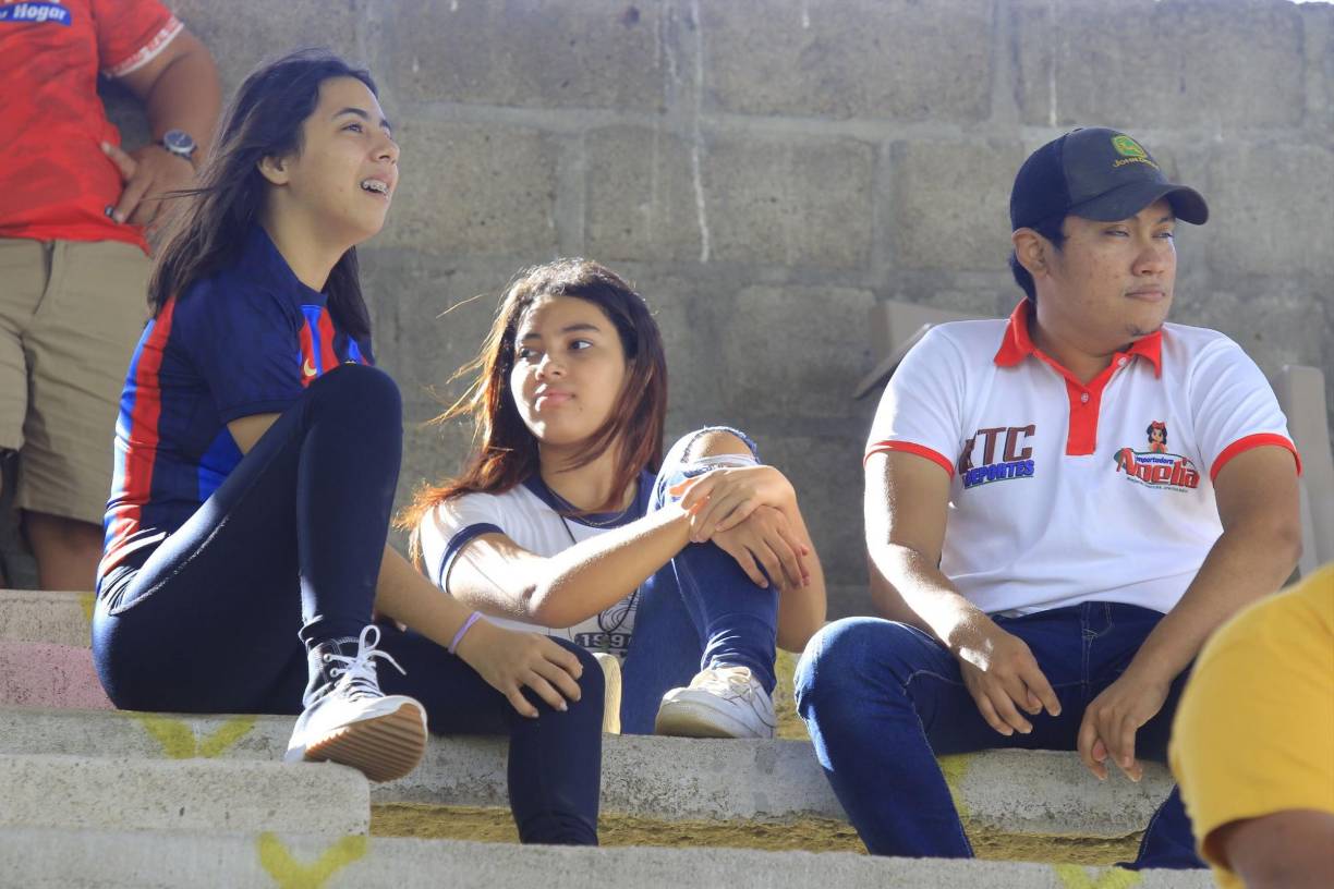 Poca afluencia de público en el estadio tocoeño, pero los aficionados mostraron el apoyo a la Real Sociedad.