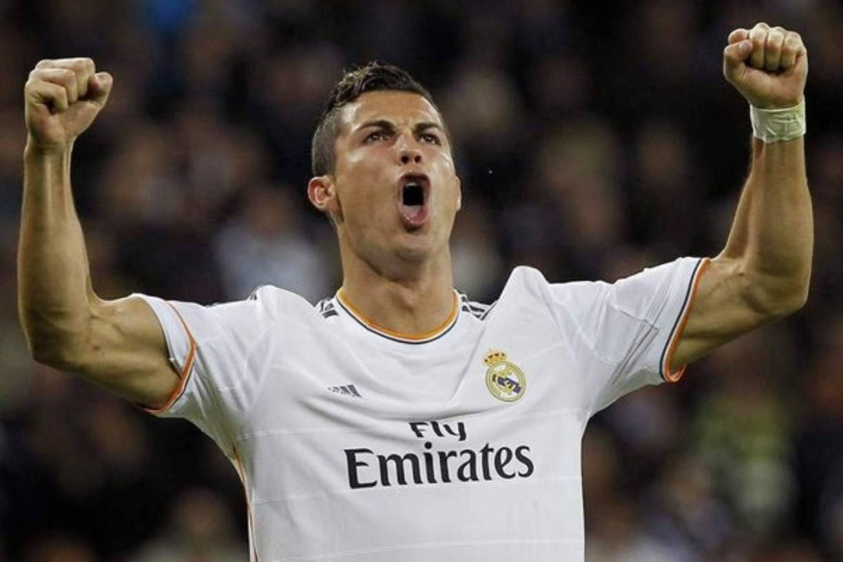 Cuando entra al campo siempre sabe dónde está su familia y cuando marca o termina el partido no deja sin saludo a los suyos.