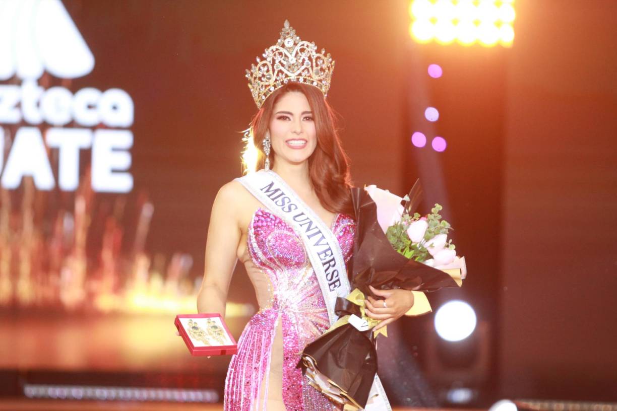 Andrea Radford también domina idiomas como el español, inglés y tailandés. Además, puede tocar varios instrumentos como la guitarra, el piano y la batería.