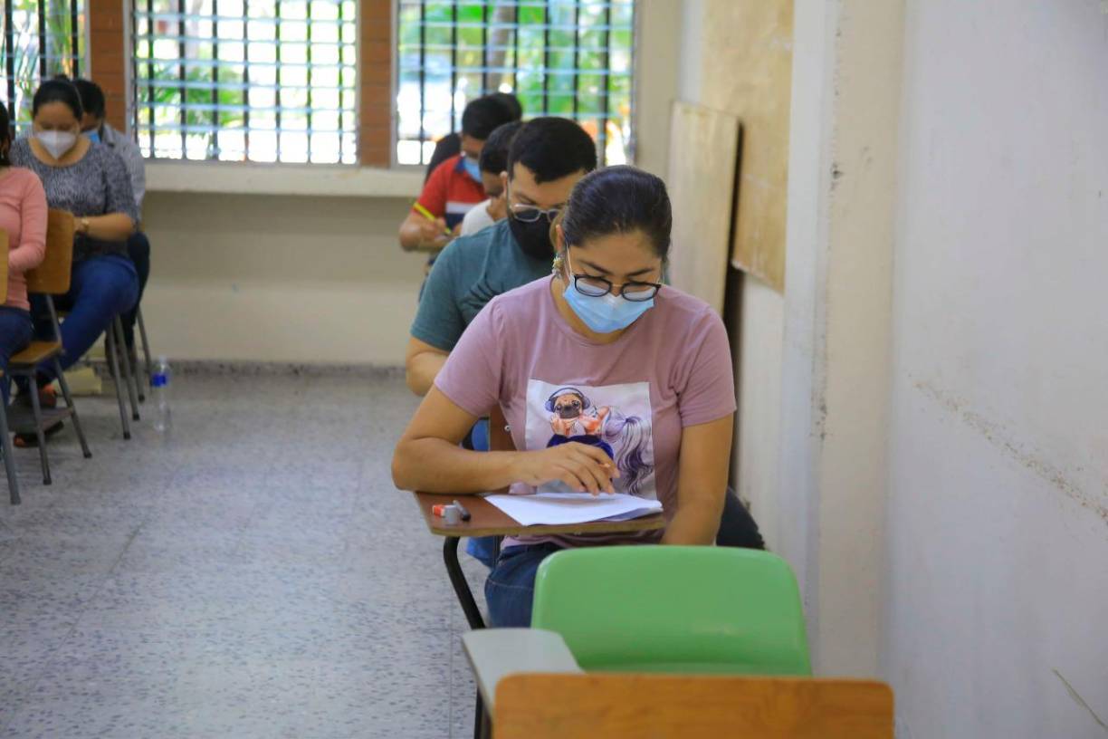 Entre las preguntas figuran algunas de conocimiento sobre cultura general, conceptos pedagógicos, Constitución de la República, y otras consideradas obvias y absurdas.