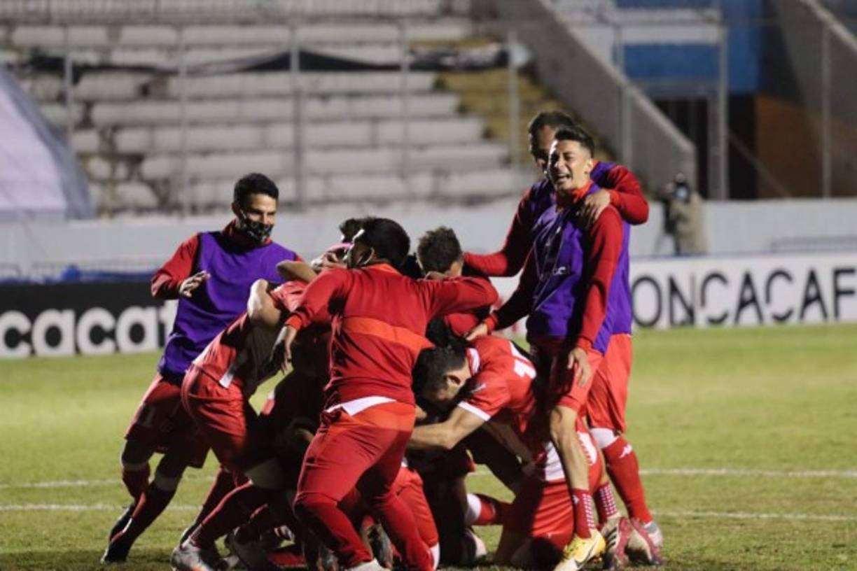 Los jugadores del Real Estelí celebrando el triunfo en penales y su clasificación a la Concachampions 2021.