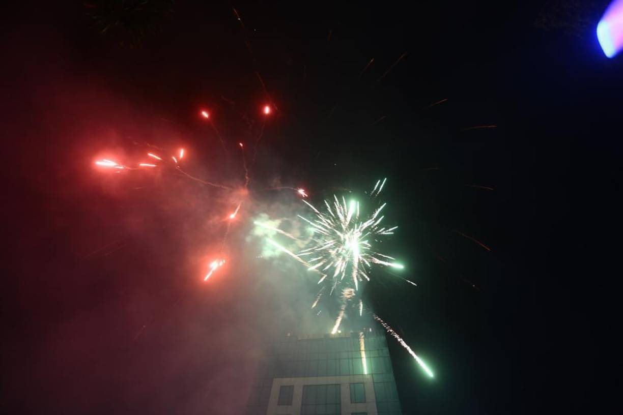 En un ambiente familiar se desarrolló el show de luces en la torre de Banpaís en el bulevar Antonio Peraza de San Pedro Sula