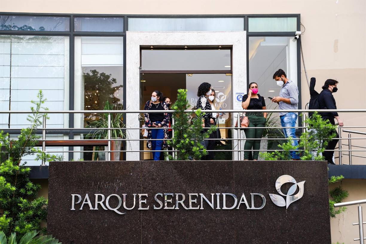 El sujeto permanece recluido en terapia intensiva en el Sanatorio Migone, ubicado en Asunción, a donde fue hallado por la Policía que inspeccionó los sitios a los que habían sido llevados los heridos en el espectáculo musical Ja’umina Fes.