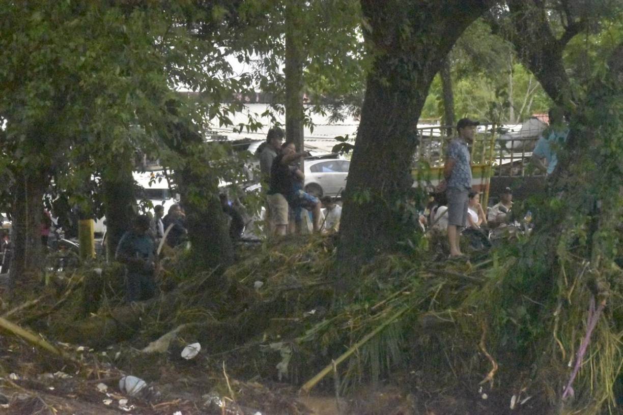 En Elixir, Luzon, Achiote, Ceibita, siempre del municipio de Sabá, han sido afectados por inundaciones.