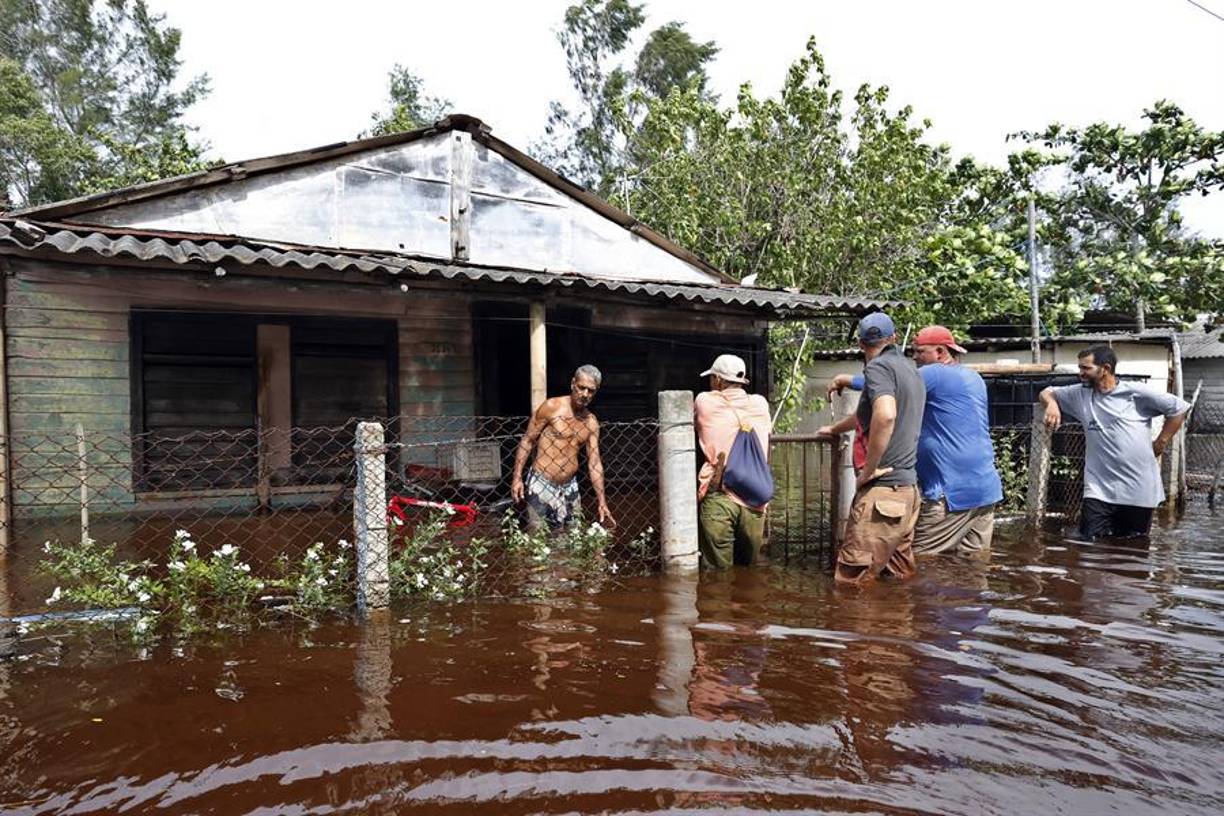 Helene, que se formó como tormenta tropical el martes, se intensificó hasta convertirse este miércoles por la mañana en el quinto huracán de la temporada ciclónica 2024 cuando estaba próximo a las costas de Quintana Roo, México.
