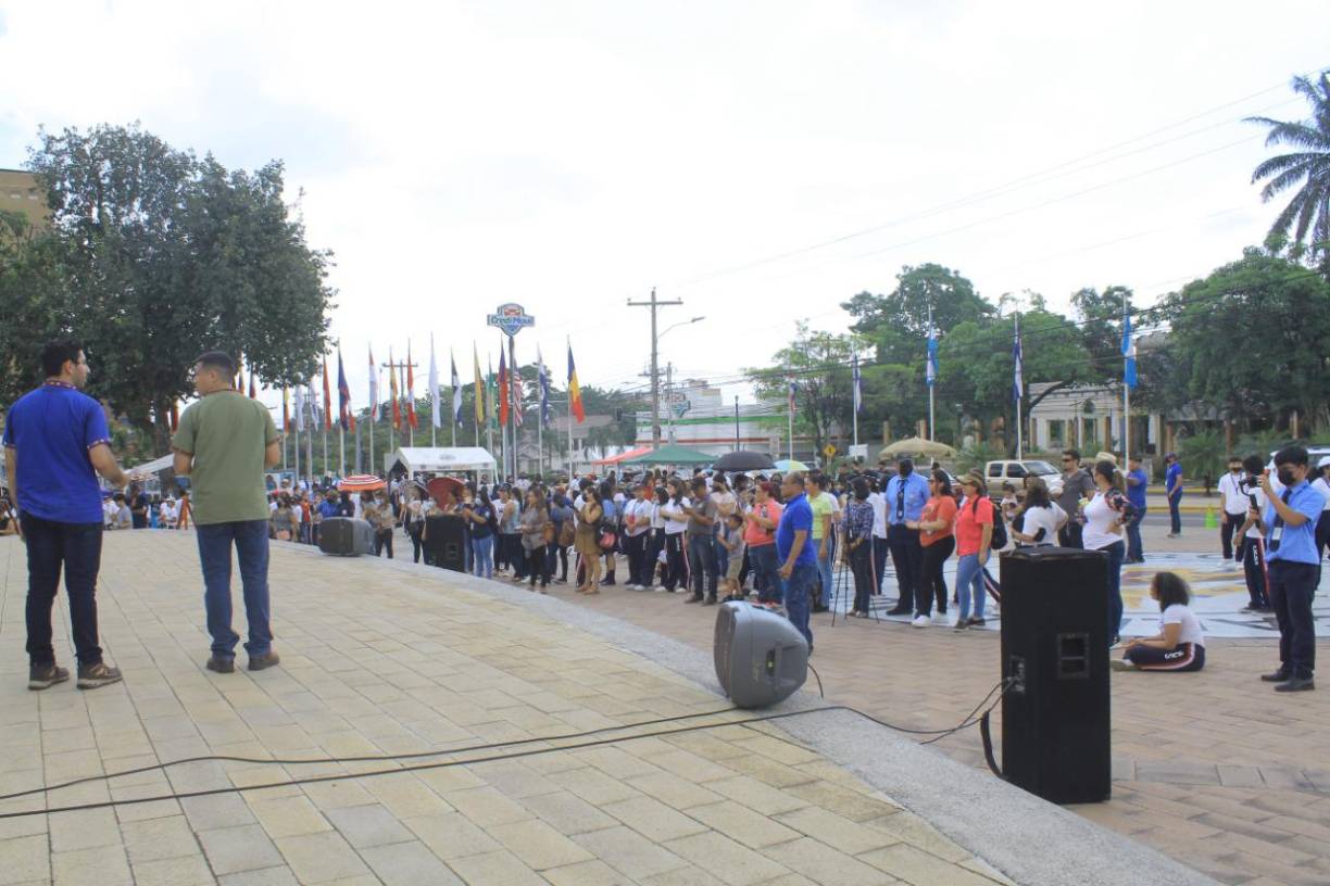 La población asistió masivamente a presenciar la inauguración; diferentes presentaciones culturales se realizaron.