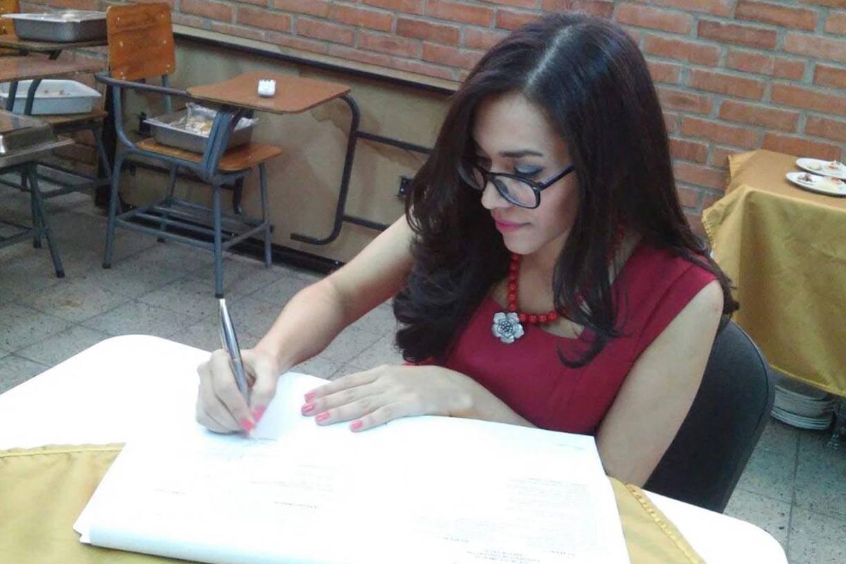 Se había graduado de médico en la Universidad Católica de Honduras.