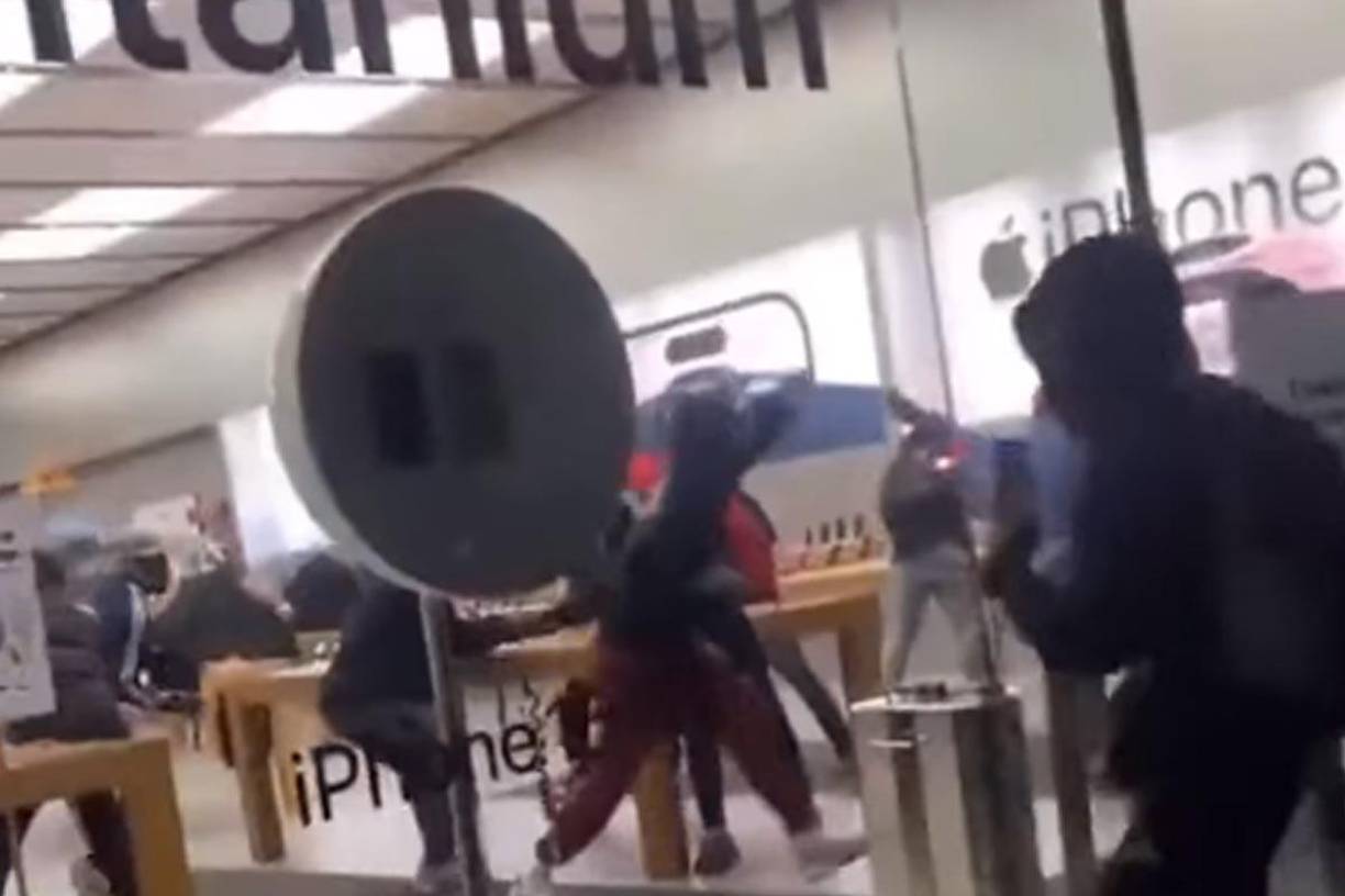 En una transmisión en redes la Influencer gritaba “Todos Tienen Que Comer” mientras saqueaban una licoreria