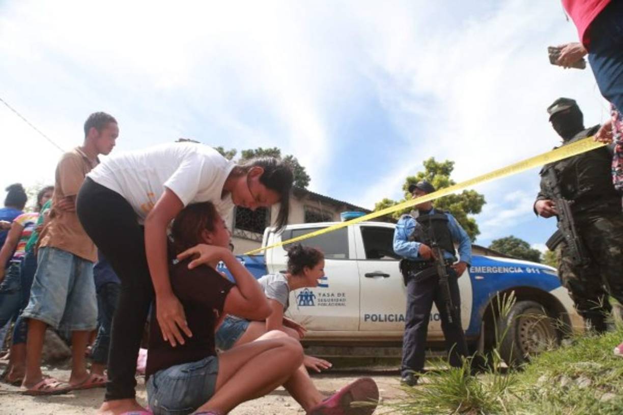 Se identificó a los supuestos pandilleros muertos como Javier Antonio Santos Morales (18) y Elvin Joel Mendoza (29).