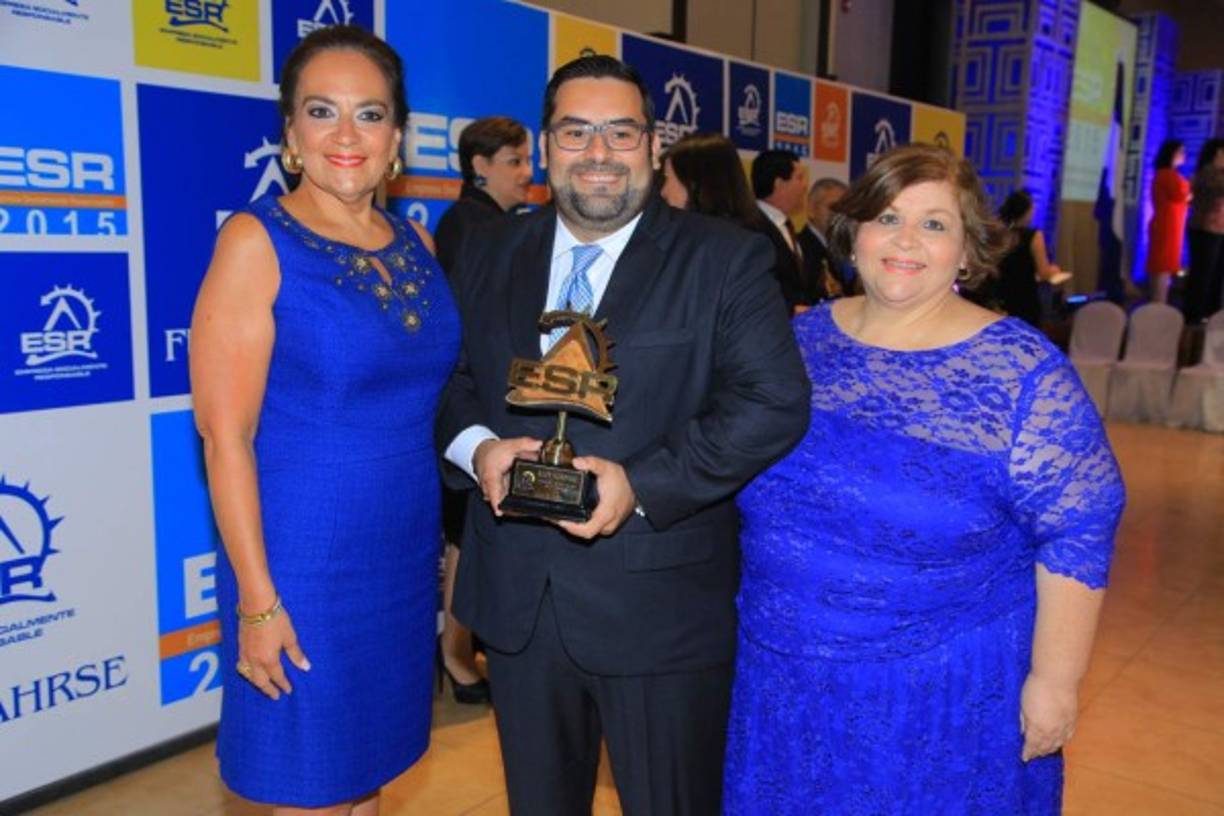 María Elena Sikaffy, Alejandro Caldera y Jessica Reina.