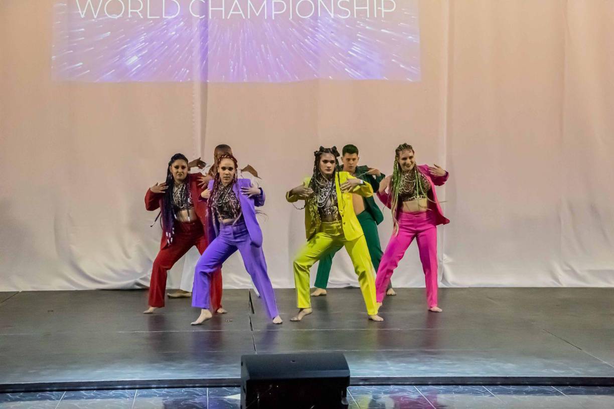 La academia Dance Station en su llamativa presentación 