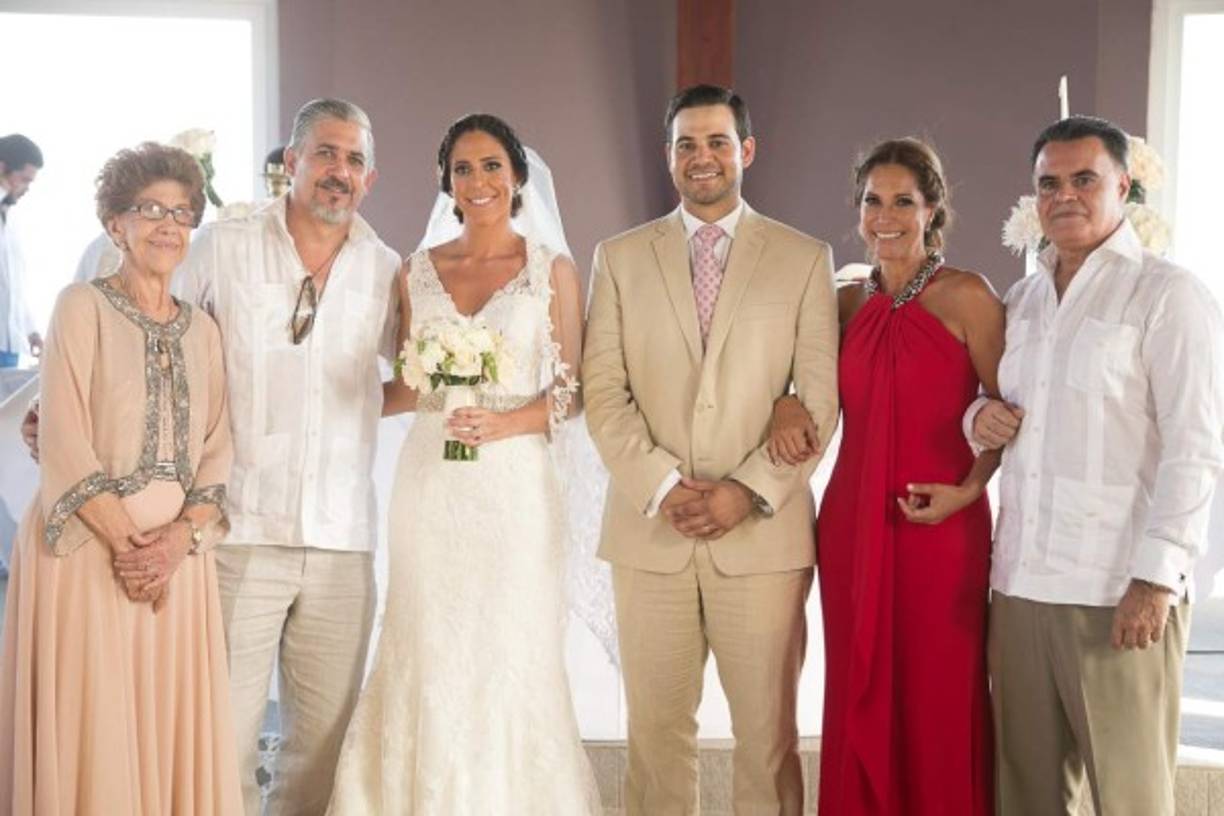 Tina Batres, Vicente y Pyubani Williams, Miguel Flores, Elena Williams y Miguel Flores padre.