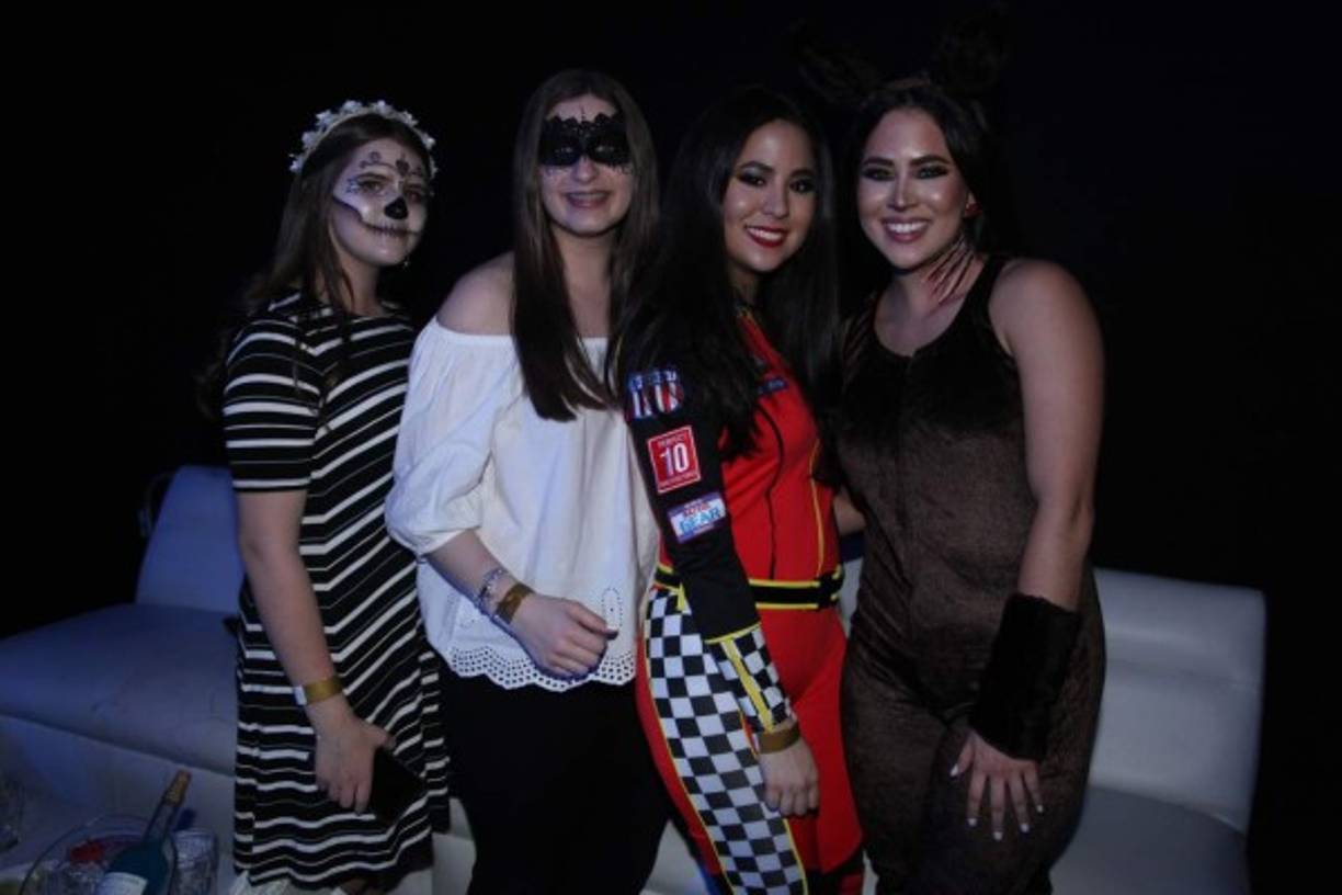 Mariam y Alexia Burbara con Karol y Karina Chahín.