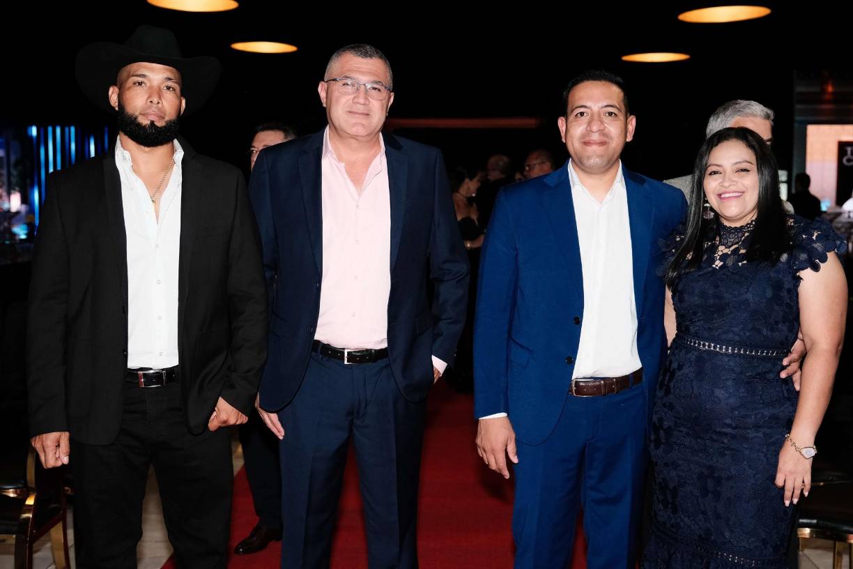 Rommel Contreras, Norman Velásquez, Milton Hernández y Ana Chicas