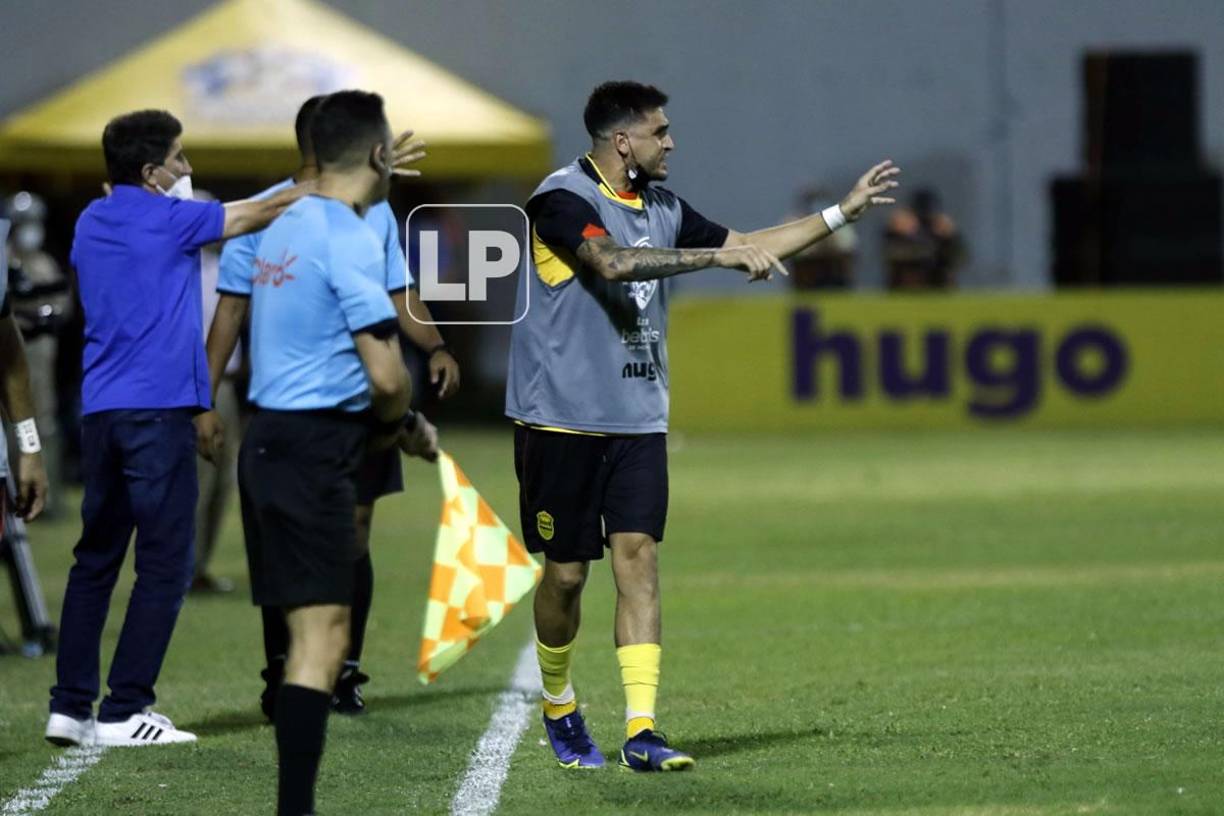 Ramiro Rocca estaba feliz por el gol de su compañero Júnior Lacayo.