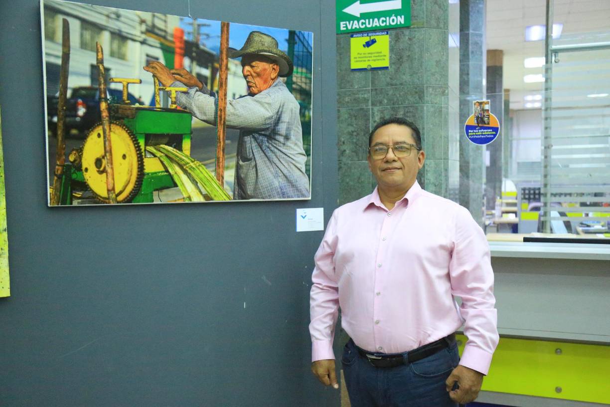 Agustín Ortega, fotógrafo expositor en “Mi Ciudad de los Zorzales”.