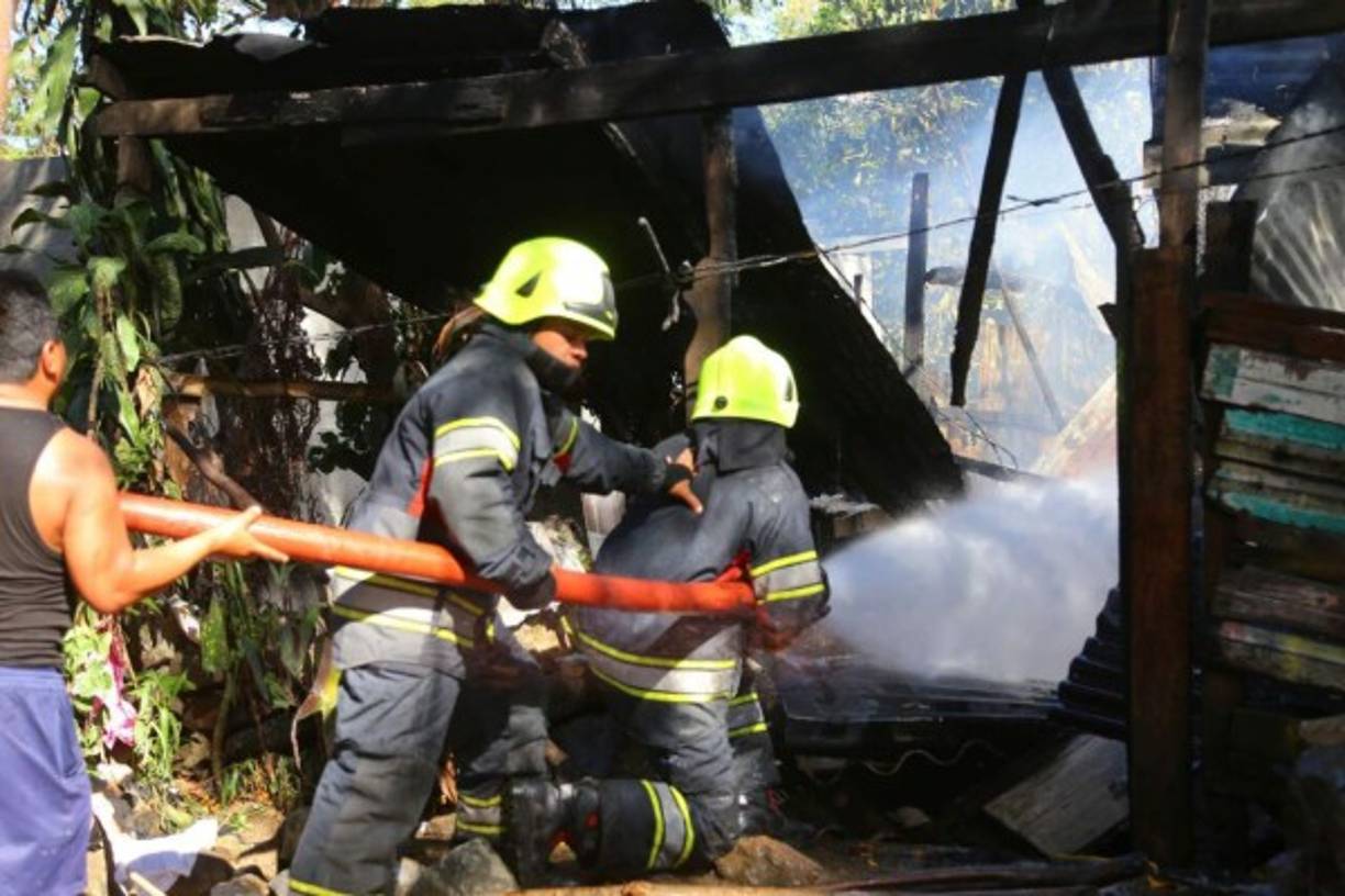 El Cuerpo de Bomberos controló la situación.