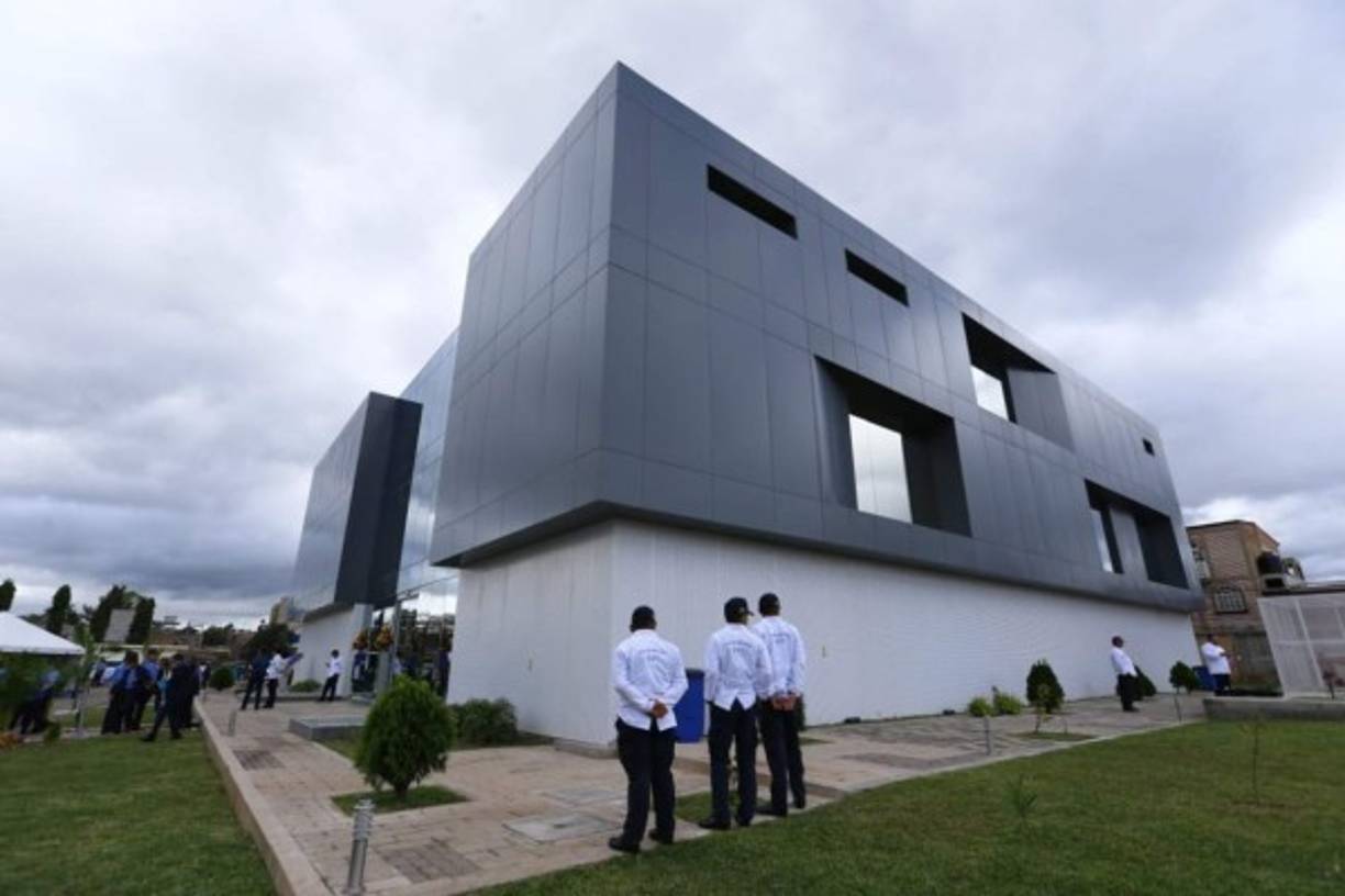 El objetivo de la policía cientifica es que se investiguen los hechos criminales y que se judicialicen, por lo que se cuenta con una nueva generación de investigadores y especialistas en áreas técnicas, los que están altamente calificados y certificados.