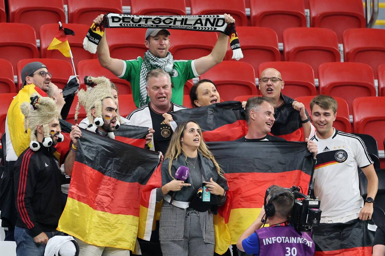 Grupo de fanáticos de Alemania en el Al Bayt. 