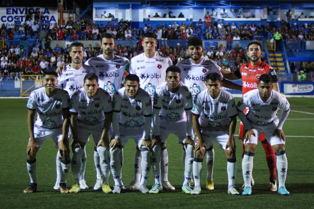 1- La Liga Deportiva Alajuelense de Costa Rica es considerado como el mejor equipo de Concacaf.