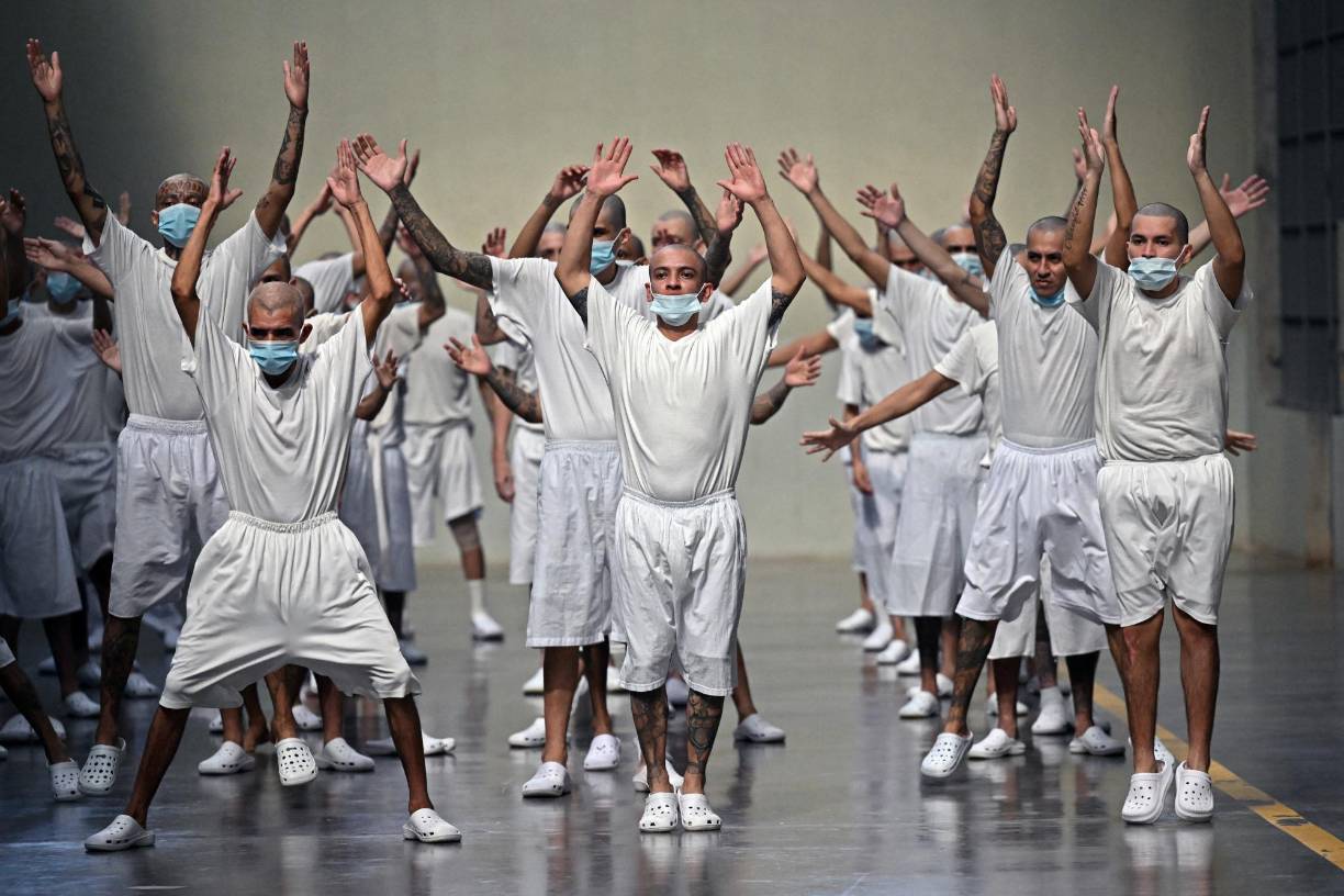 Tras conversar con internos de diferentes celdas, la procuradora de Derechos Humanos, Raquel Caballero, dijo que los reclusos se quejaron por las raciones de comida.