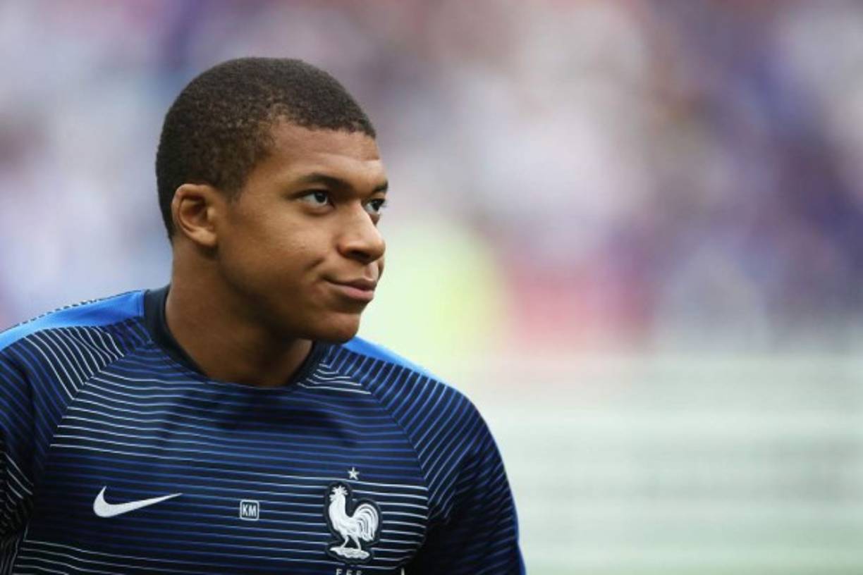 Mbappé: Se ha llegado a hablar de que al Real Madrid le pedían más de 130 millones de euros por la perla del conjunto francés. Sin embargo, crearía un conflicto con el máximo rival, pues es el objetivo número uno del club blanco. La lucha seguramente haría que la puja final del equipo que se hiciera con él fuese altísima.