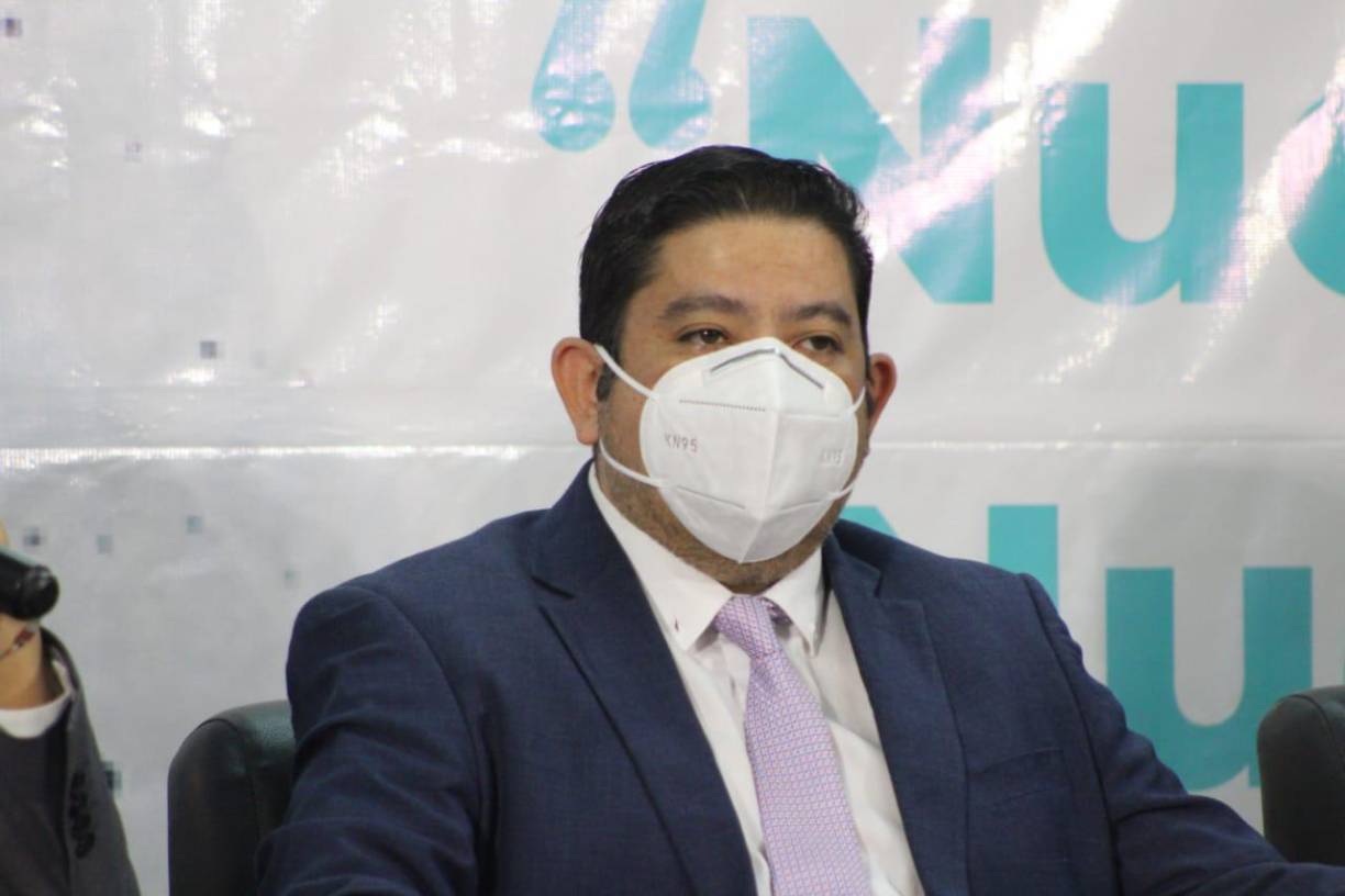 ”Su vida la dedicó a la farándula y al fútbol, de eso sí entiende un poco”, arremetió Tejada Carbajal. 