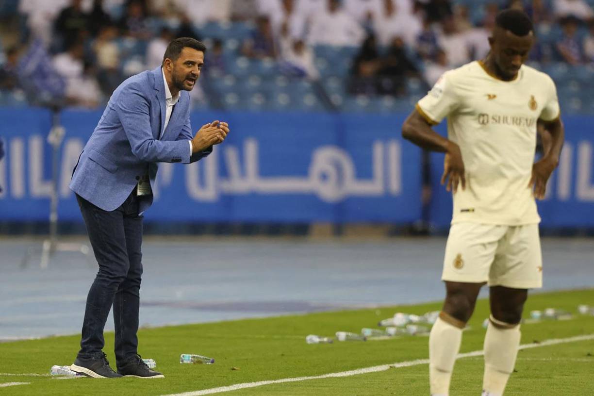 El croata Dinko Jelicic debutó como entrenador del Al Nassr con una derrota por 2-0 ante el Al-Hilal, resultado que le abrió la puerta al Al-Ittihad de alejarse en la lucha por el título.