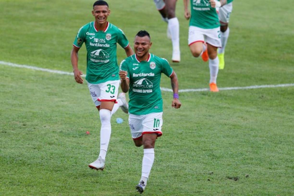 Mario Martínez corre a celebrar su golazo frente al Marathón.