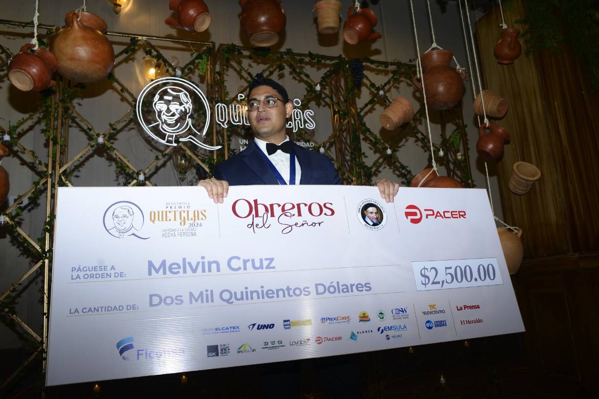 Melvin Cruz de la Fundación Guala fue otro de los finalistas, en este caso, Fernando Alcántara llegó en representación de Cruz, quien no pudo asistir a la gala.