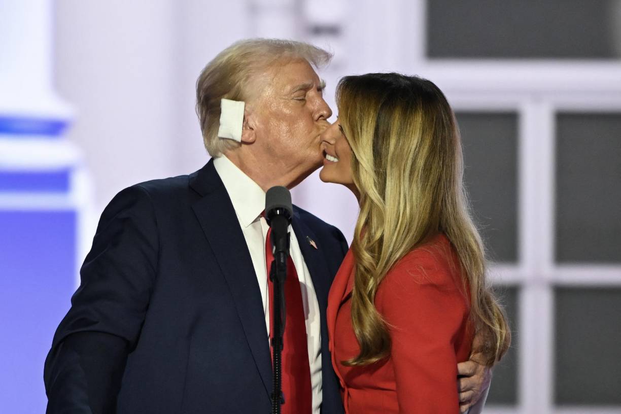 La exprimera dama estadounidense Melania Trump reapareció en la última jornada de la Conferencia Nacional Republicana, para apoyar a su marido durante la aceptación de la candidatura republicana a la presidencia.