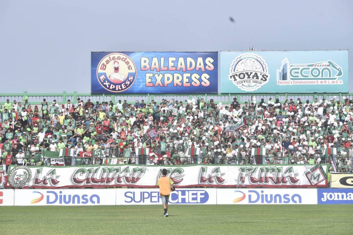 El estadio Yankel Rosenthal de San Pedro Sula lució abarrotado ya que loa marathones llegaron en gran cantidad.