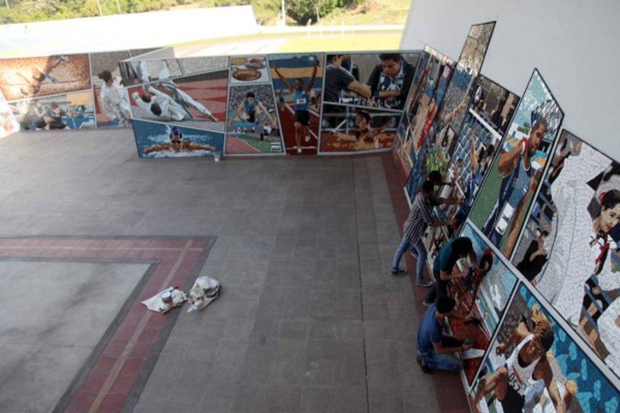 Más de 14 personas laboraron en la estructura del mural por un período de ocho meses, más los diez días de montaje.