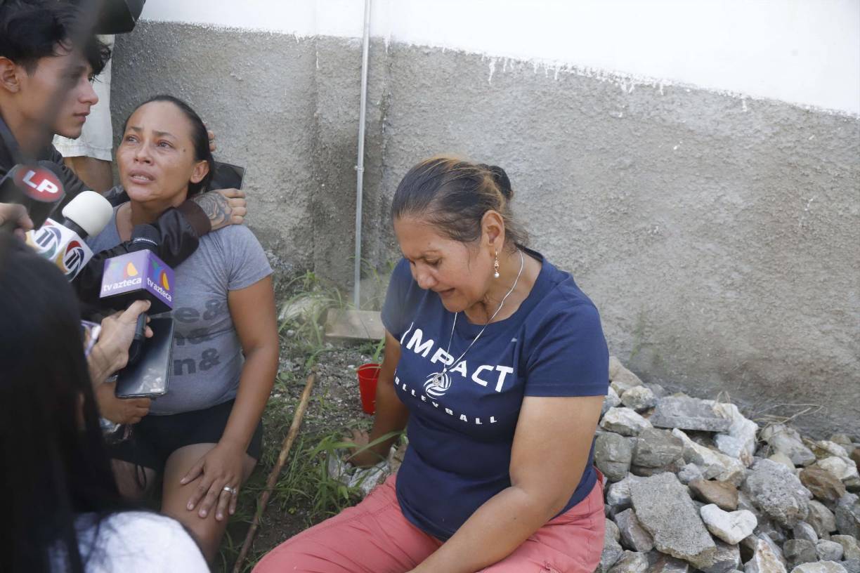 “Ellos no le debían nada a nadie, salieron y colaboraron porque pensaron que eran autoridades, se los llevaron de la casa, mi hijo pequeño salió tapado con una toalla porque iba a bañarse, no le dieron tiempo ni de cambiarse y se los llevaron hasta un callejón para matarlos”, relató la madre de Michael Meza.