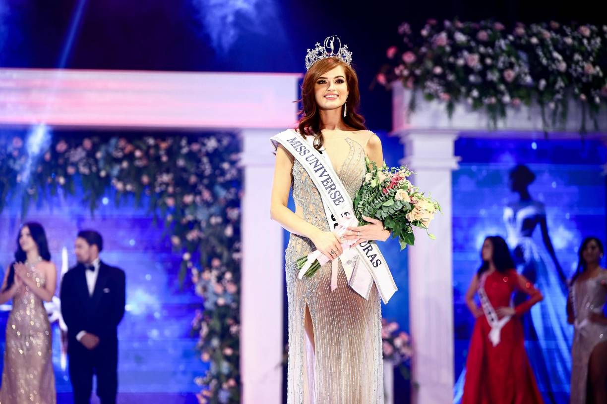 El jueves 22 de agosto, Stephanie Cam se convirtió en la primera Miss Honduras Universo que es madre. “Pienso que estoy soñando, no lo puedo creer, soy la primera madre hondureña que va a Miss Universo, no tengo palabras”, manifestó la hermosa ganadora.