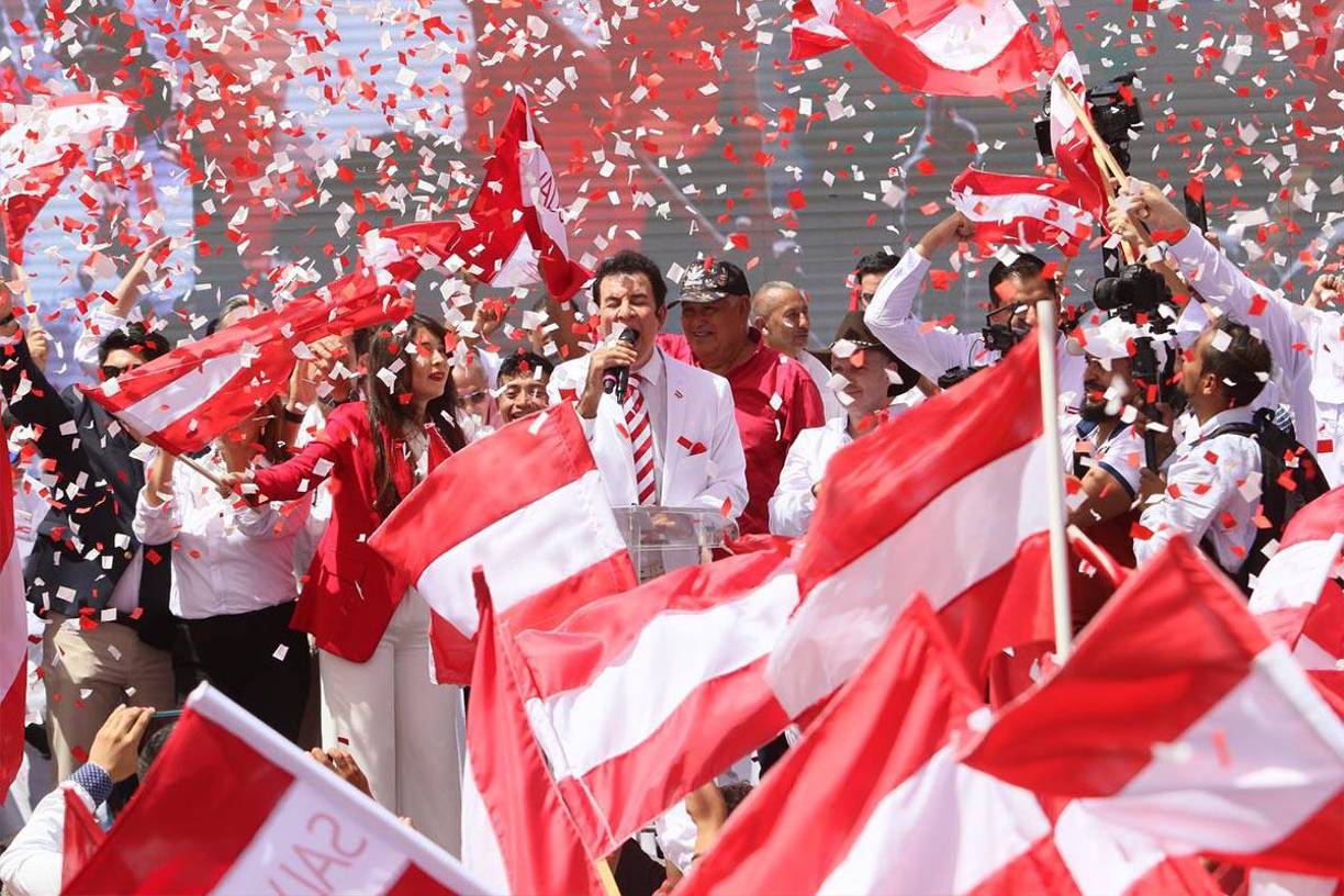 También fueron juramentados Iroshka Elvir, Jossy Toscano, Pedro Barquero, Lady Carolina Hernández, Luis Emilio Martínez, Moisés de Jesús Ulloa Mejía, Denis Rolando López y Olga Xiomara Pineda.