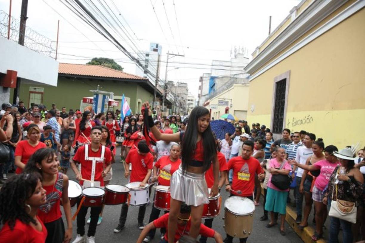 Música y alegría destacó en la fiesta paralela de Libre en Tegucigalpa.