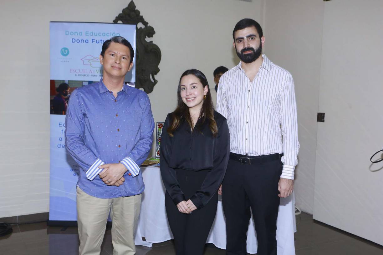 Jairo David, Michelle Salavarría y Sebastián Solano