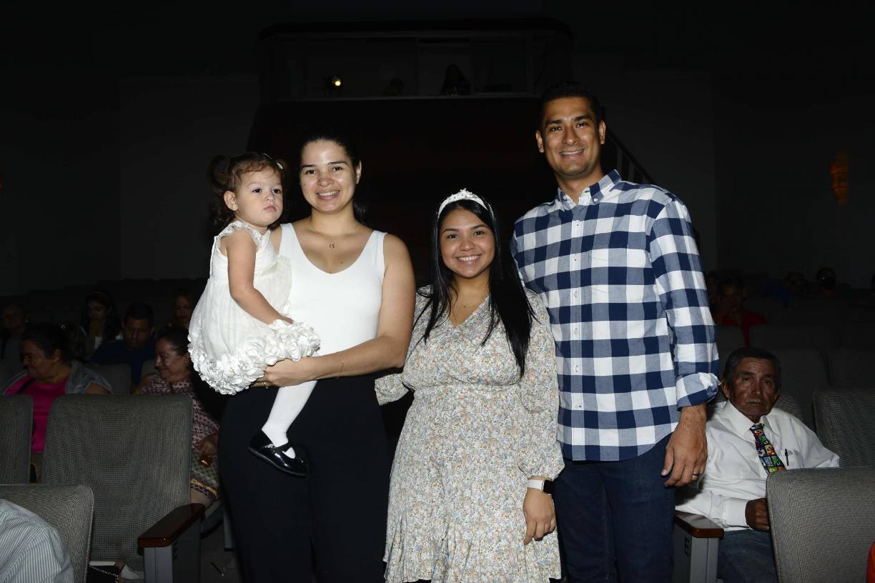 Cinthia Orellana, Valentina Boesch, Jennifer Reyes y Mauricio Boesch