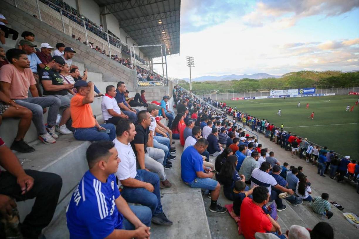 ¡LLENAZO! Los hinchas acudieron al recinto para disfrutar de la doble fecha pertenecientes al cierre de la primera vuelta del Clausura 2023.
