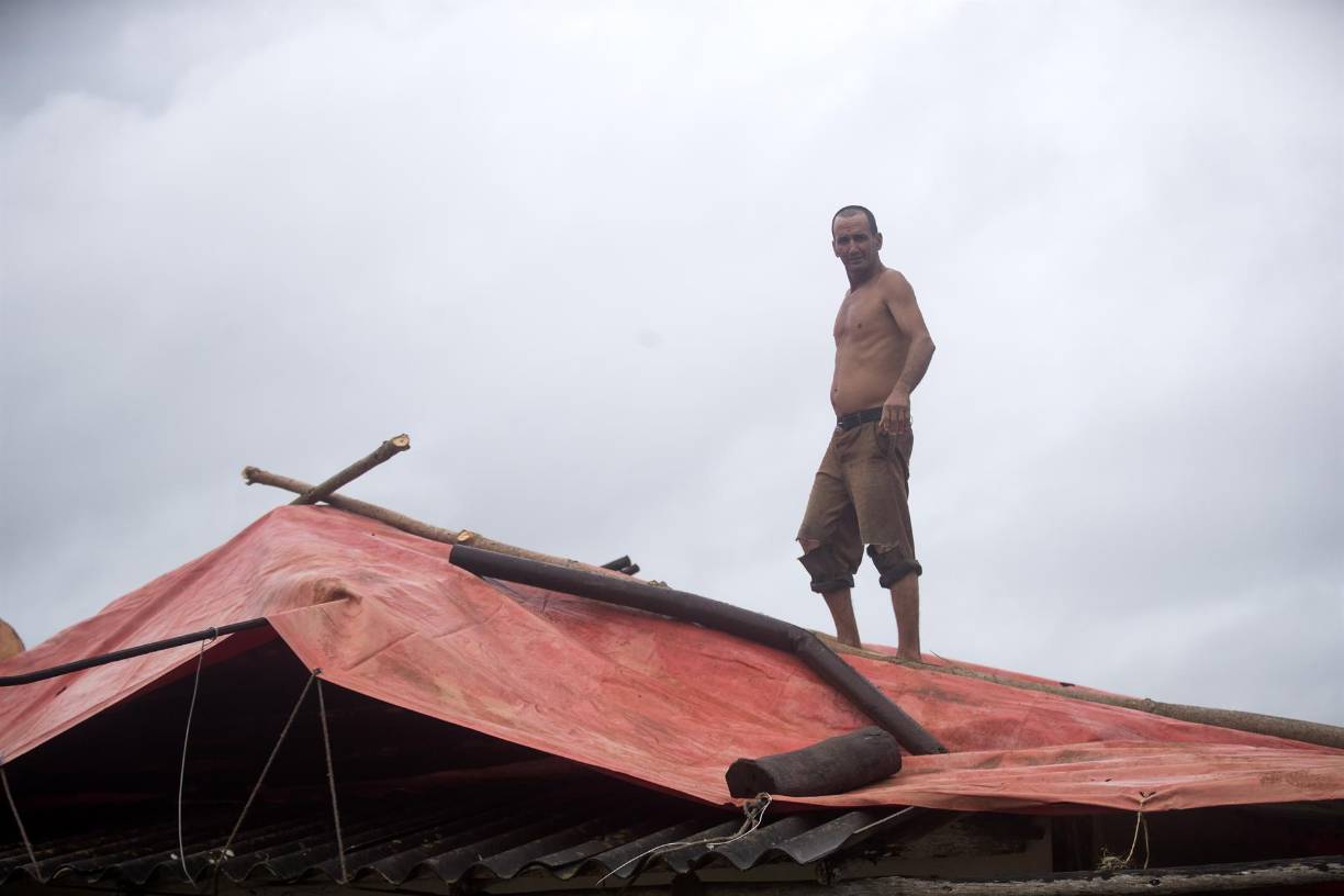 En la capital, de 2,1 millones de habitantes, por la noche se registraban lluvias en casi toda la ciudad.